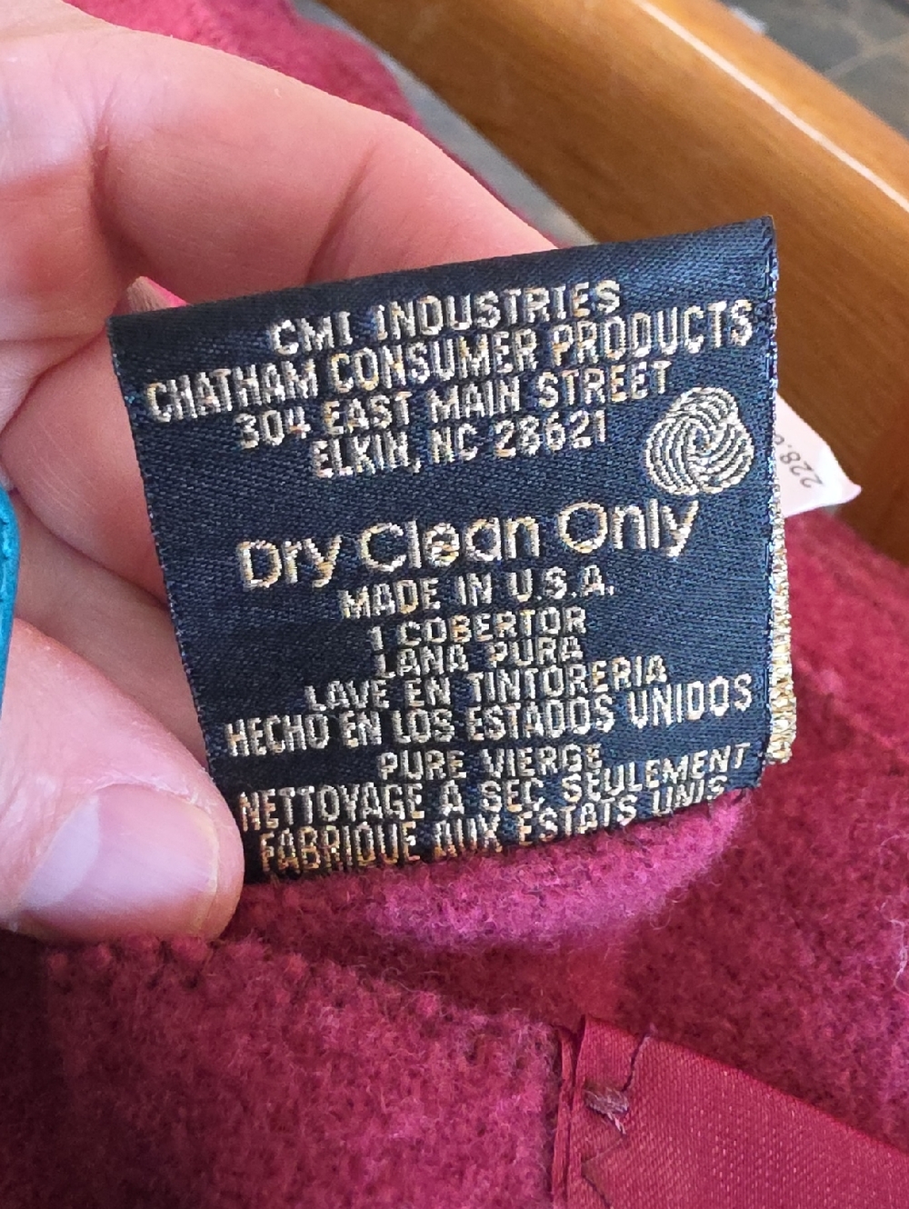 Vintage Chatham 100% Wool Throw Blanket Satin Trim WARM QUEEN SIZE 90x90 Red - Picture 8 of 8